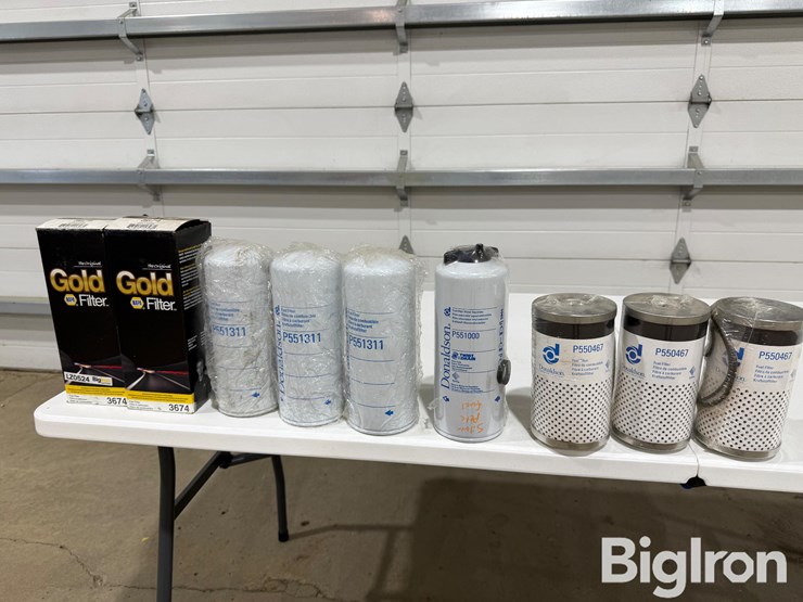 peterbilt-caterpillar-motor-filters-image-1