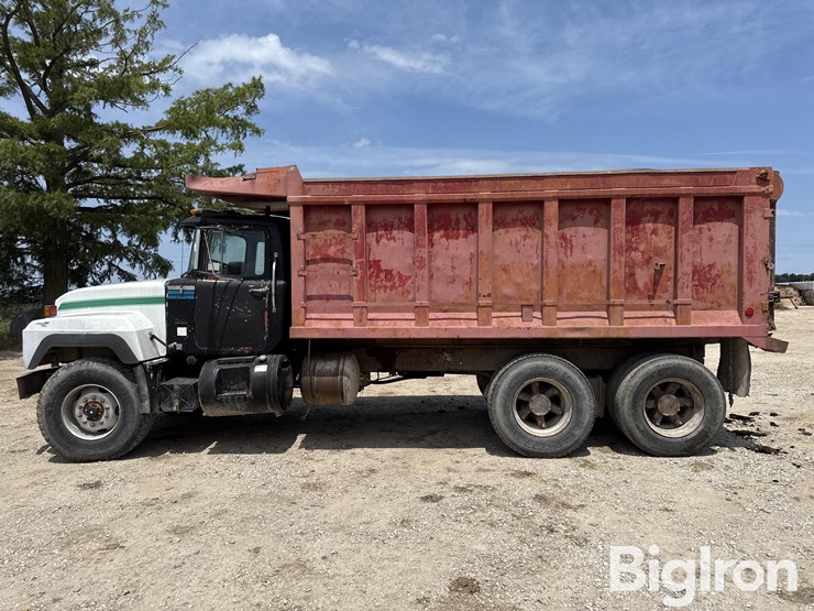 1994-mack-rd600-image-8