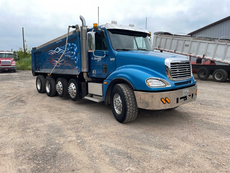 #141-•-2007-freightliner-cascadia-dump-truck-(has-wi-title)-(denmark,-wi)-image-3