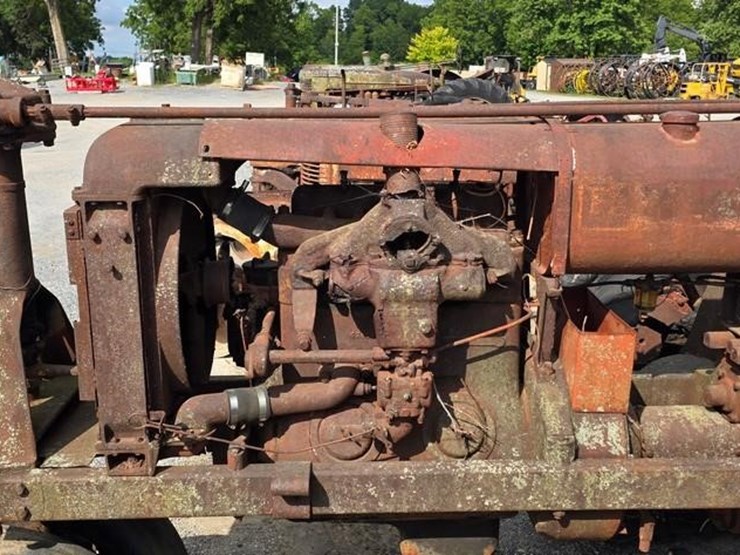 farmall-f20-tractor-(not-running)-image-15