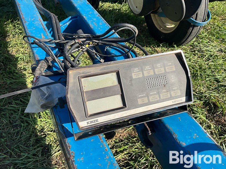 1993-kinze-2200-image-9