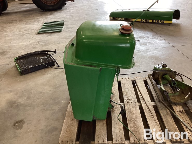 john-deere-4240-image-8