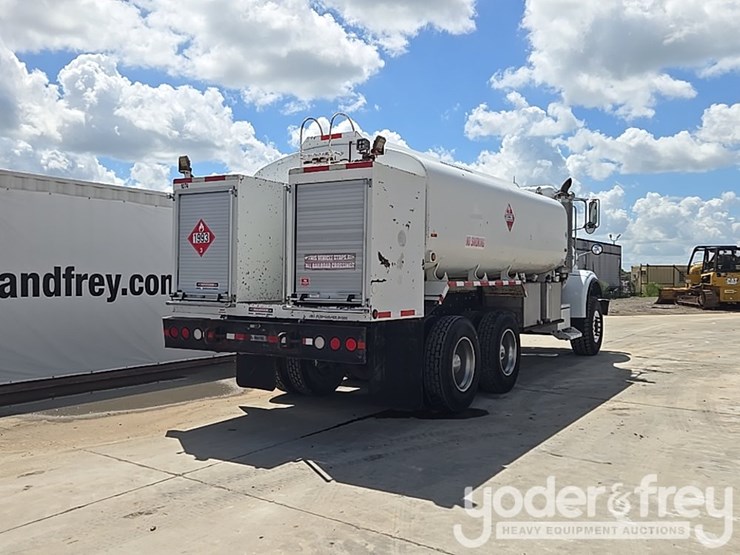 2005-peterbilt-357-image-5