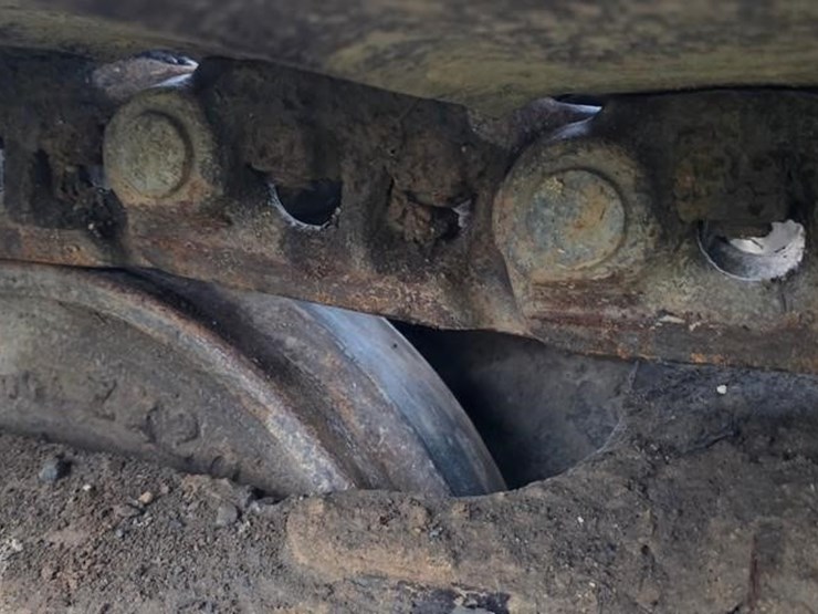 2011-deere-240d-lc-image-46