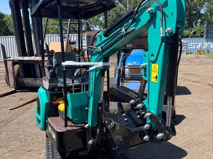 new-cfg-industrial-co-mini-excavator-model-kt13r-image-3