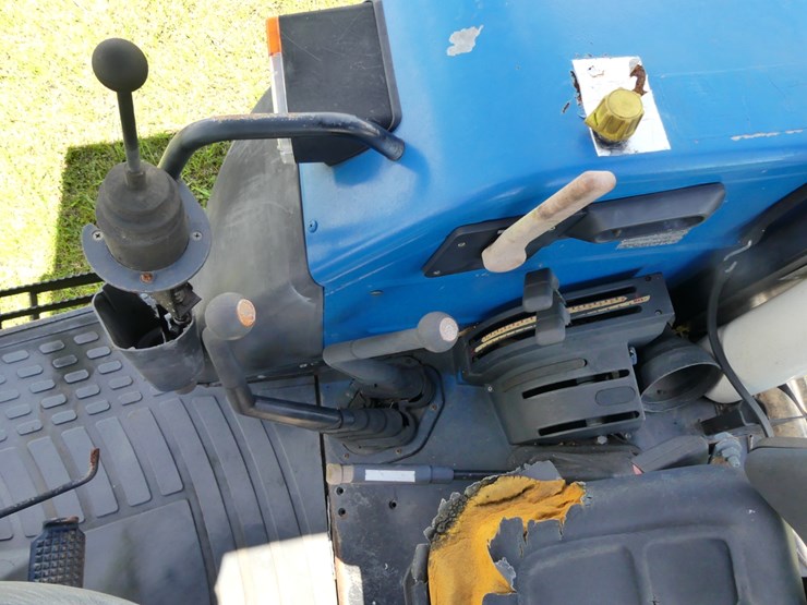 new-holland-4835-image-18