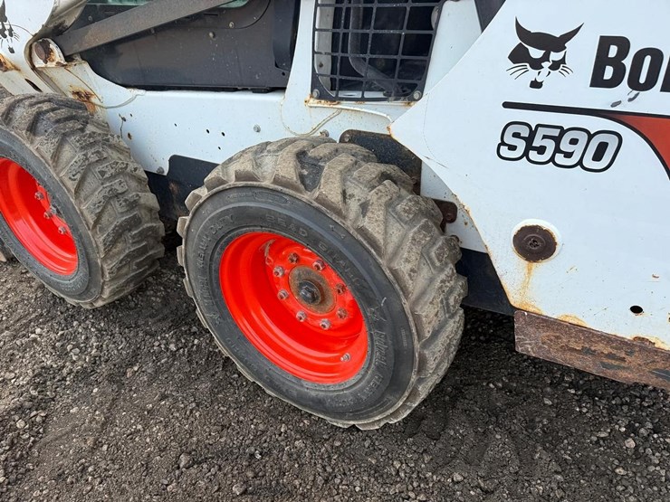 2017-bobcat-s590-image-15