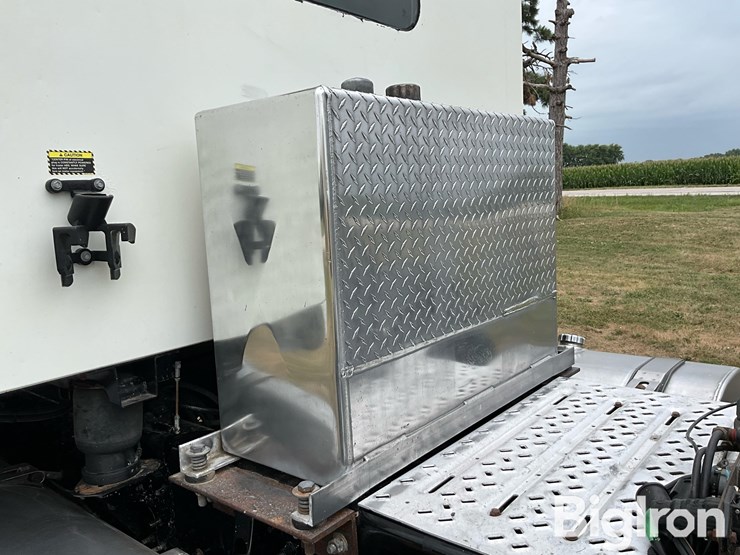 2015-mack-granite-gu713-image-13
