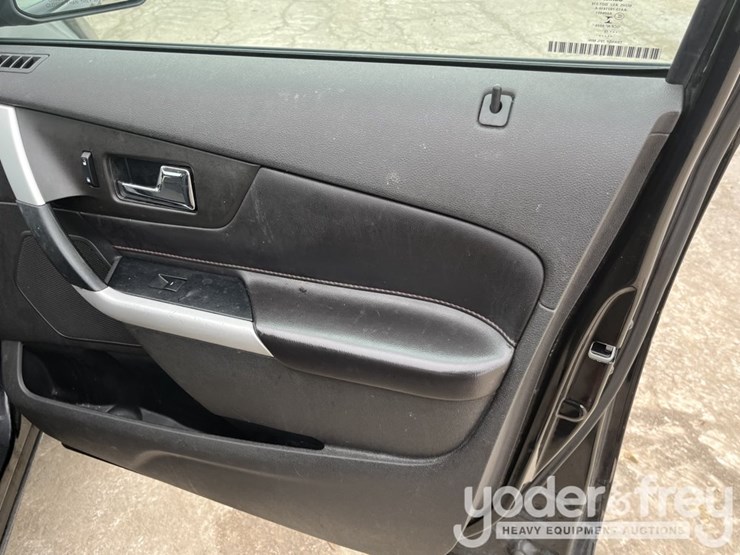 2013-ford-edge-image-32