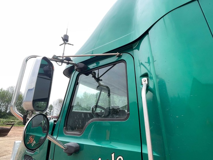 #114-•-2011-mack-semi-tractor-(has-wi-title)-(denmark,-wi)-image-14