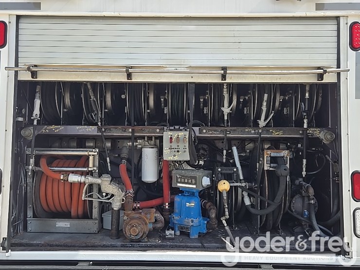 2012-peterbilt-348-image-41