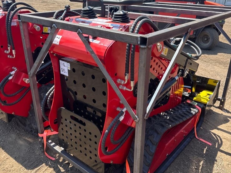 new-sd-lanch-co-mini-stand-on-skidloader-model-ssl60-image-4