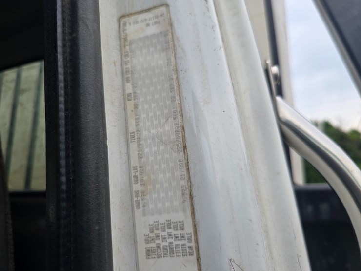 2006-freightliner-m2-106-image-42