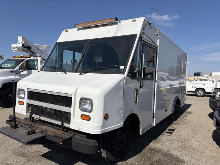 2002-workhorse-p42-image-1