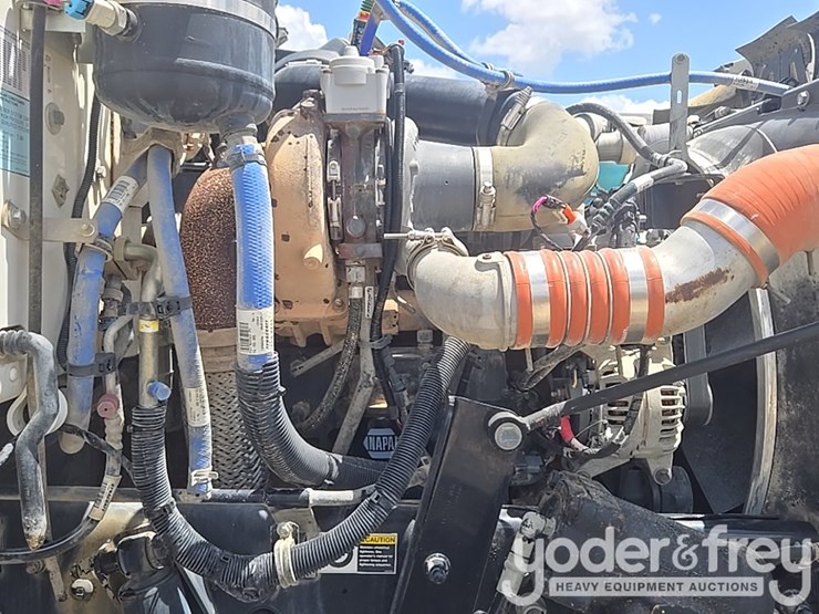 2018-peterbilt-348-image-55