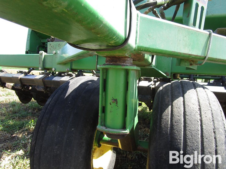 john-deere-750-image-12