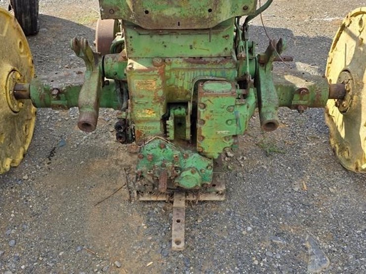 john-deere-tractor-(not-running)-image-9