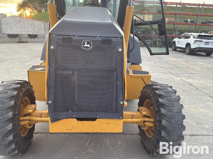 2018-deere-310l-image-10