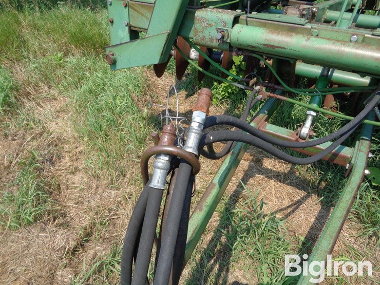 john-deere-235-image-10