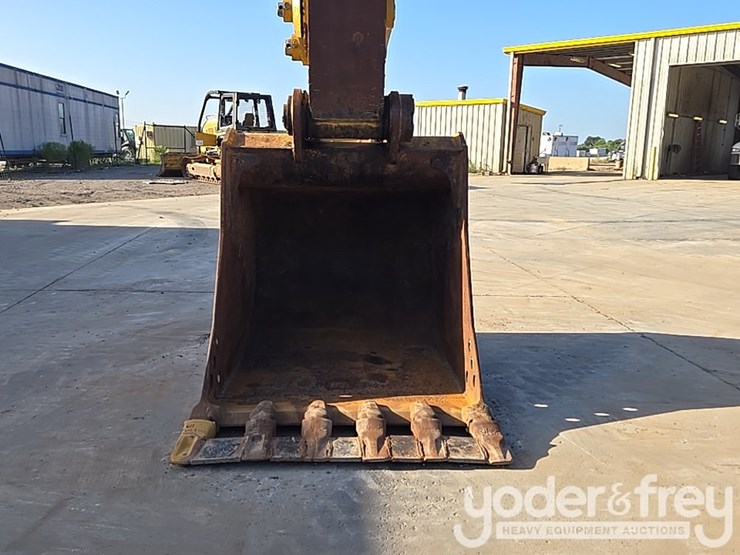 2019-caterpillar-336-image-22