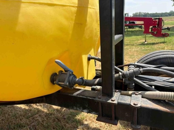 wako-1000-gallon-field-sprayer-image-11