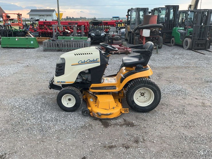 cub-cadet-gt1554-image-1