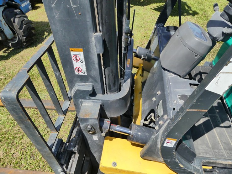 kamatsu-fg-35bcs-8--lp-warehouse-forklift-image-6