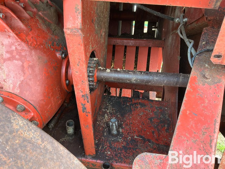 hesston-4800-image-13