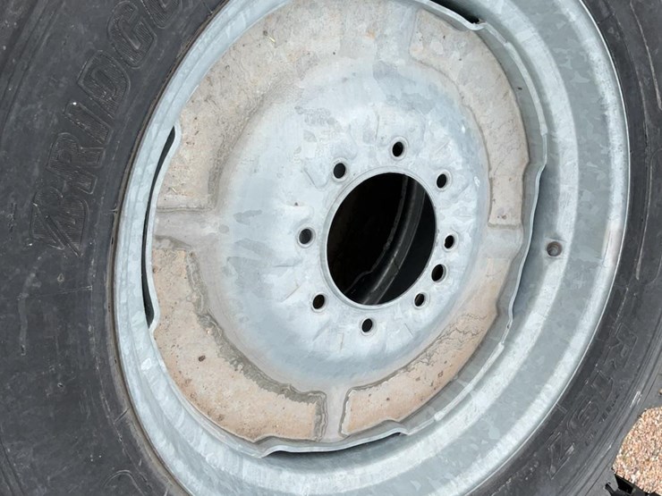 recapped-11r24.5-pivot-tires-&-rims-image-10