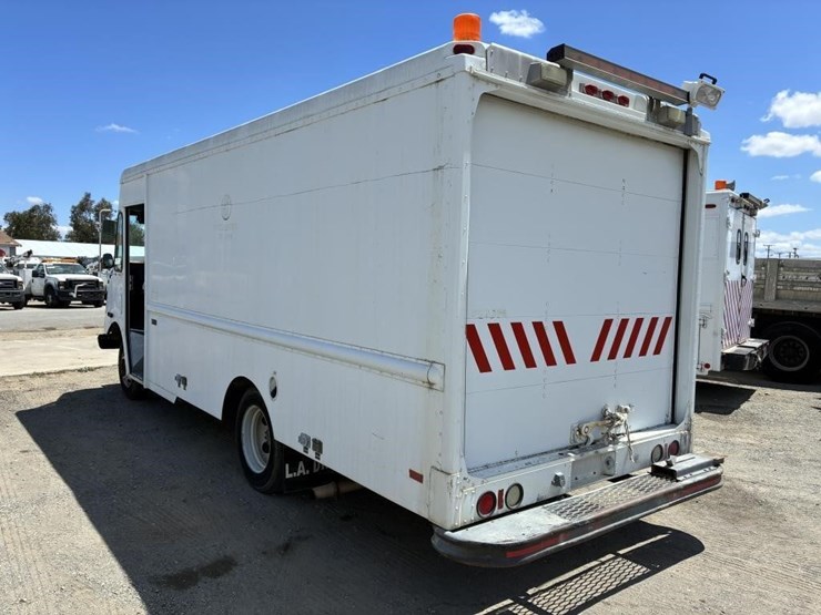 2001-workhorse-p42-image-4