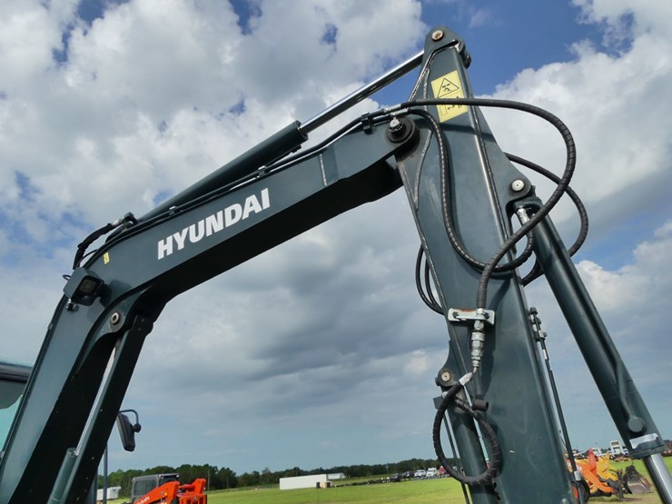 2024-hyundai-hx60a-image-11