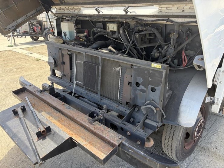 2002-workhorse-p42-image-7