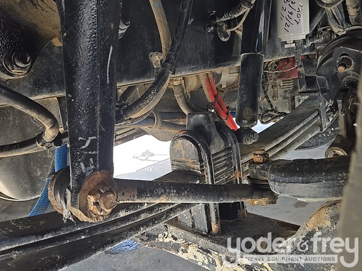 2018-peterbilt-348-image-17