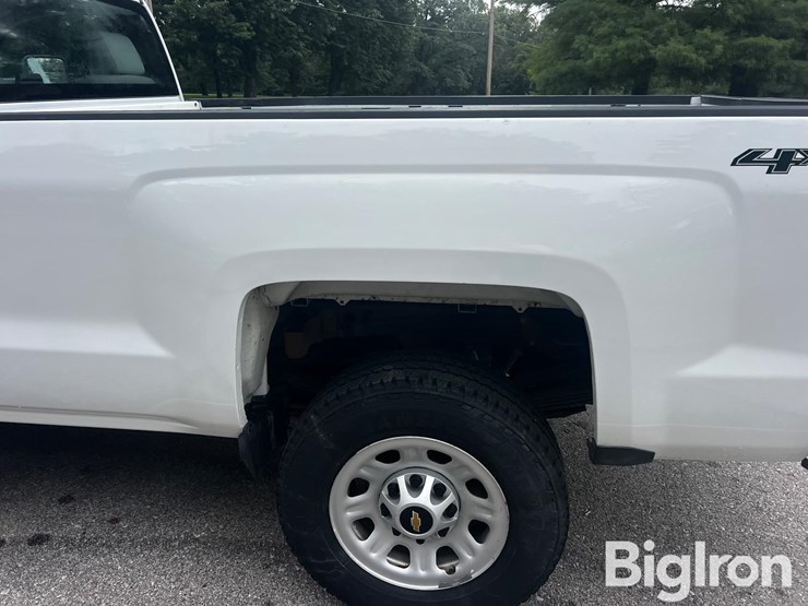 2016-chevrolet-3500-image-10