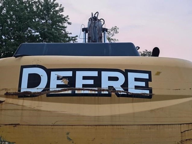 2011-deere-240d-lc-image-34