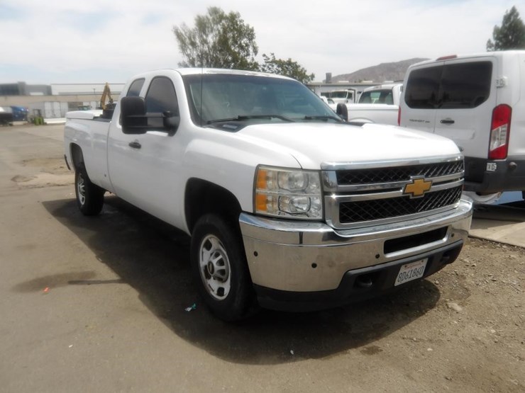 2013-chevrolet-silverado-2500-image-3