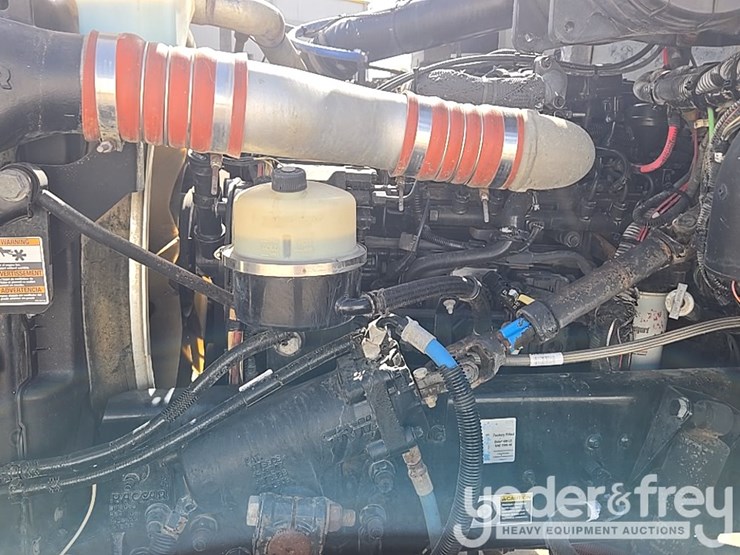 2012-peterbilt-348-image-67
