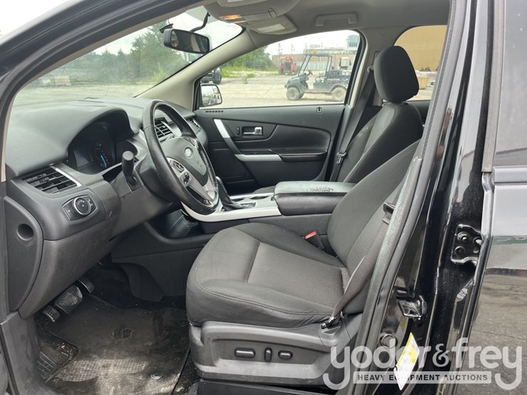 2013-ford-edge-image-16