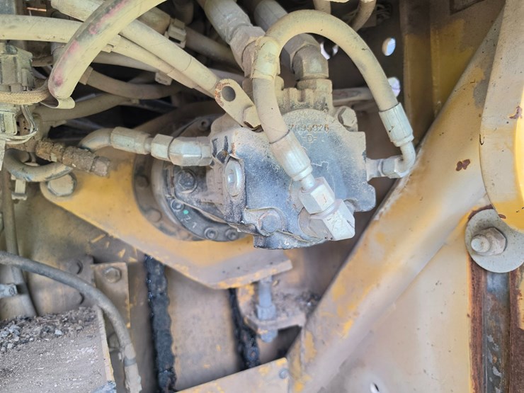 caterpillar-ap-1055f-image-89