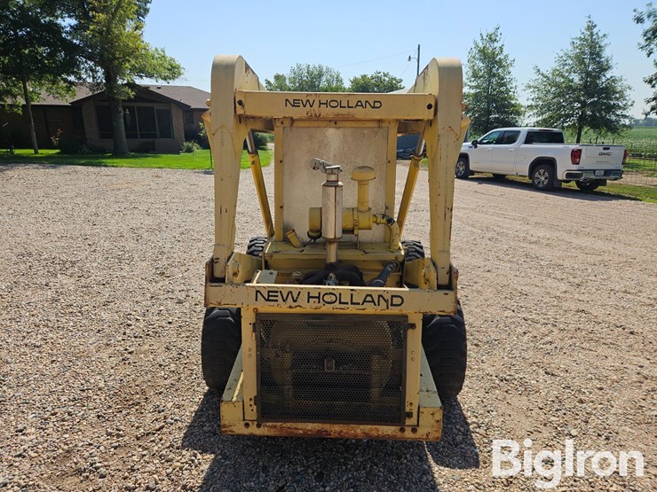 new-holland-l775-image-6