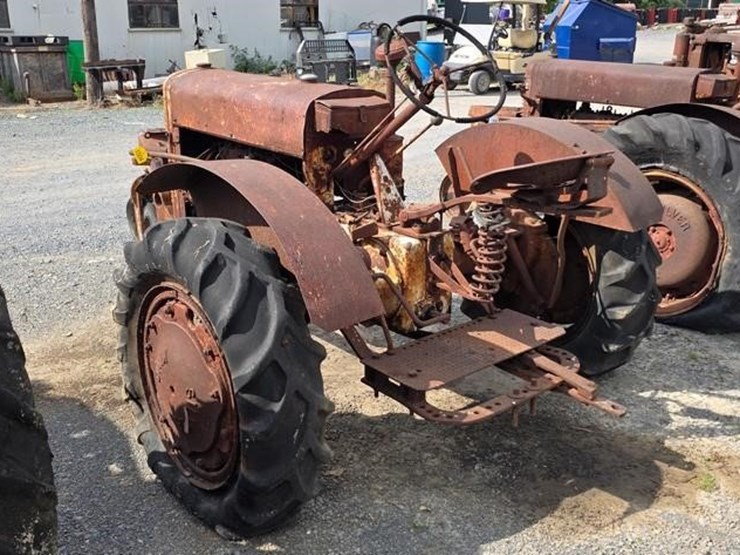 silver-king-tractor-(not-running)-106-image-3