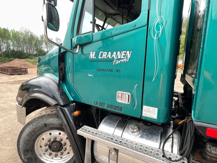 #142-•-2005-freightliner-dump-truck-(title-in-delay)-(denmark,-wi)-image-12