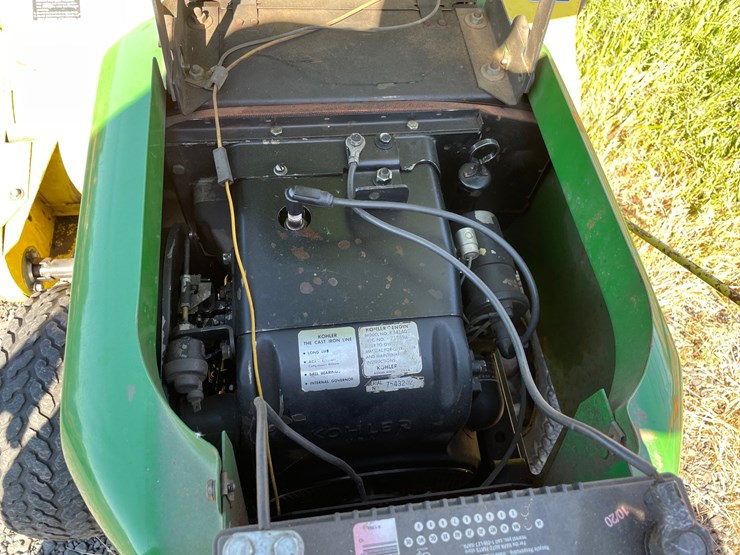 john-deere-300-image-24