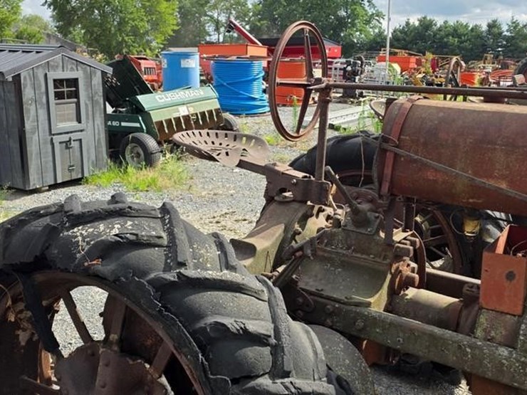 farmall-f20-tractor-(not-running)-image-9