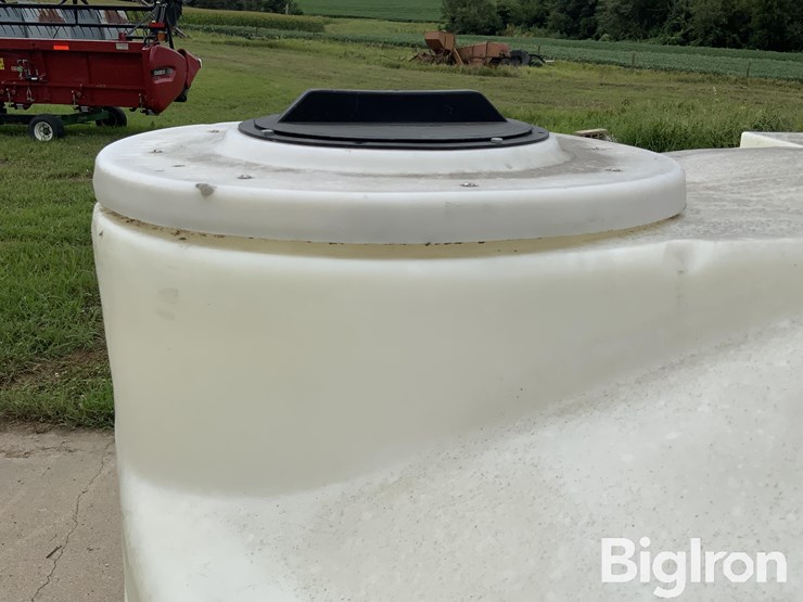 1200-gal-vertical-poly-liquid-tank-image-14