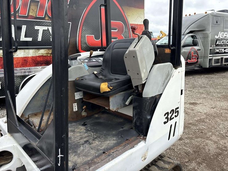 bobcat-325-image-12
