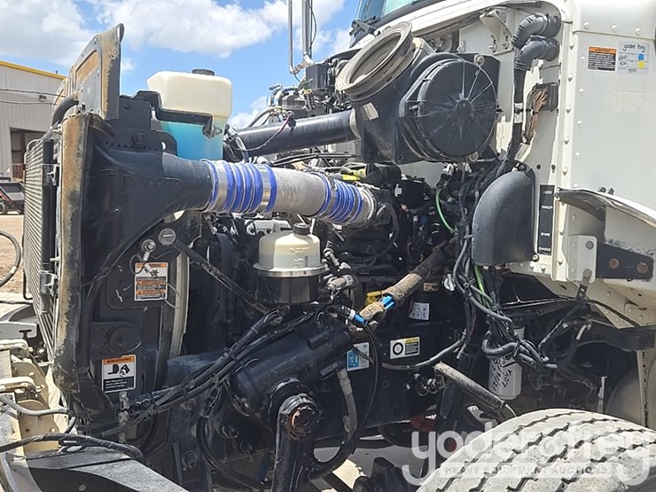 2018-peterbilt-348-image-47