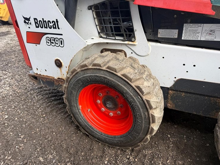 2017-bobcat-s590-image-13