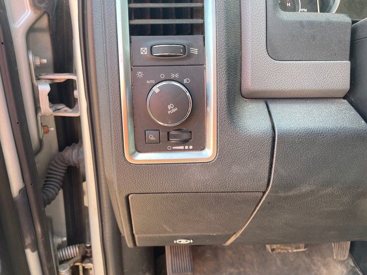 2013-dodge-1500-image-75