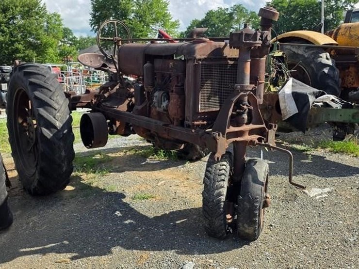 farmall-f20-tractor-(not-running)-image-1